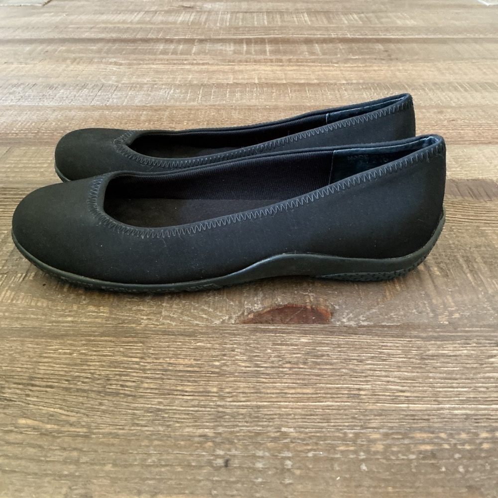 Walking Cradles Women's Classic Black Ballet Round Toe Flats - Picture 3 of 5